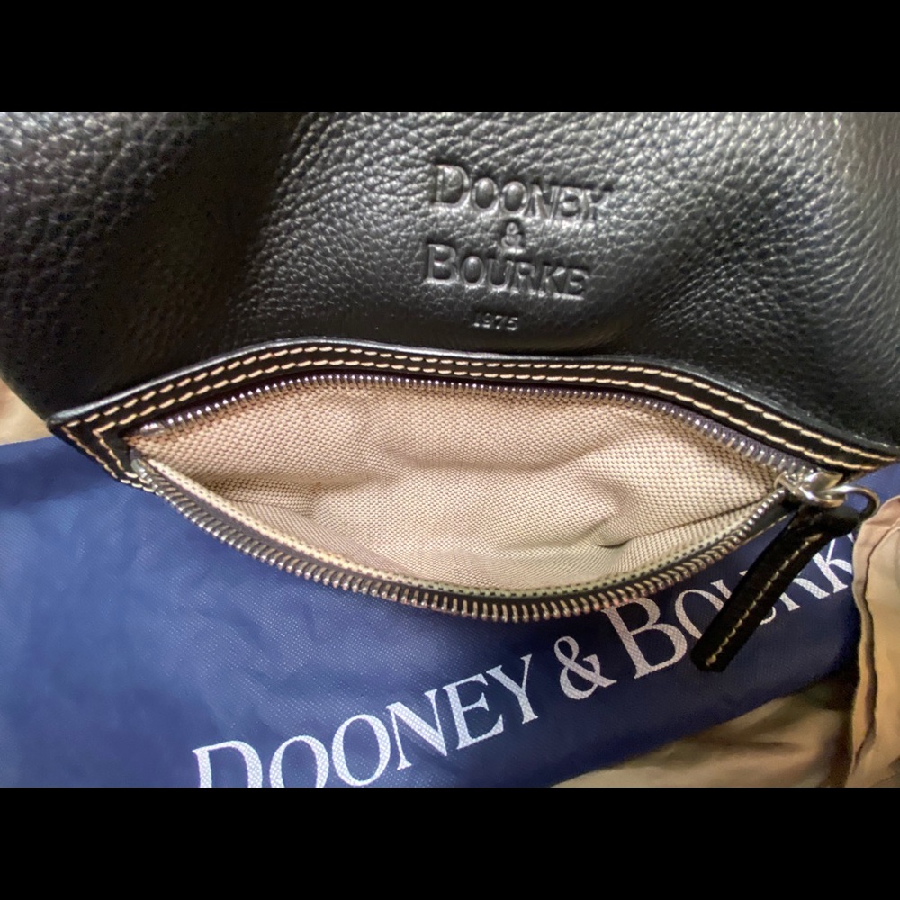 Dooney and Bourke handbag - Picture 11 of 16
